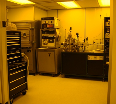 High vacuum deposition and plasma deposition working area in the class 100 clean room.