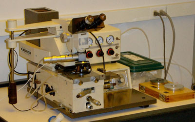 Karl Suss MJB-3 Mask Aligner located in the Clean Room