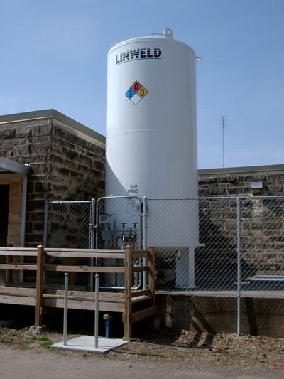The SMART Laboratory LN2 tank located outside of Ward Hall. 